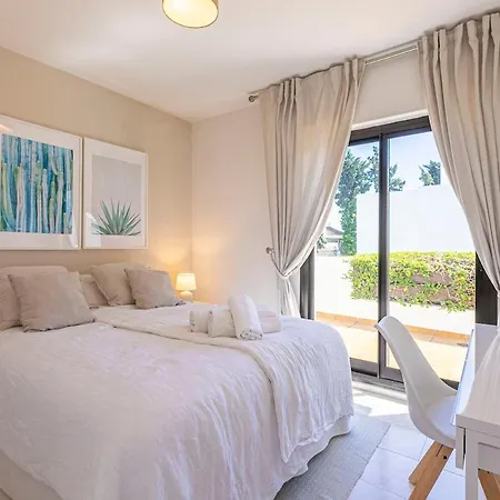 Marbella Home Rentals - Beachside, 3Br Townhouse 펜션 *